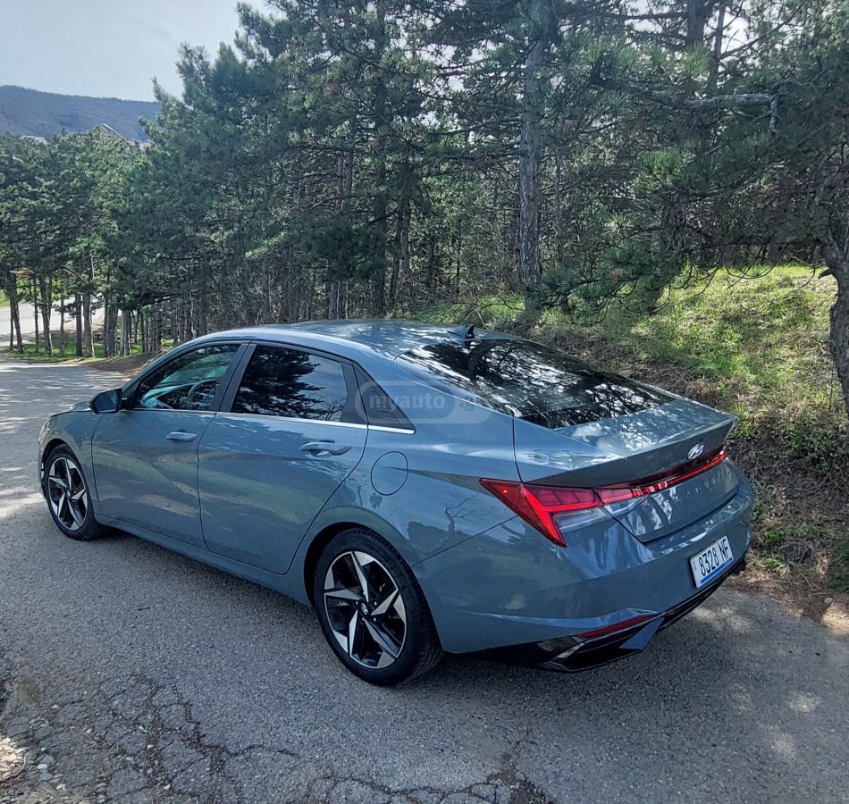 Hyundai Elantra - фото 2