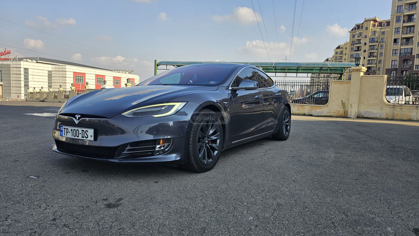 Tesla Model S - фото 1