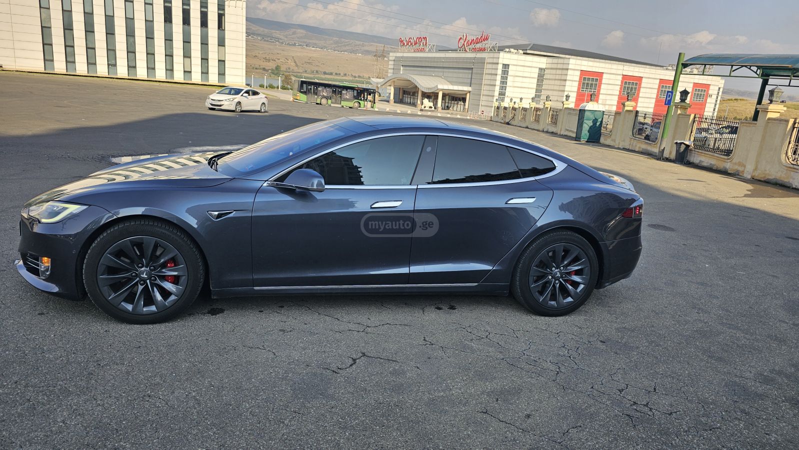 Tesla Model S - фото 4