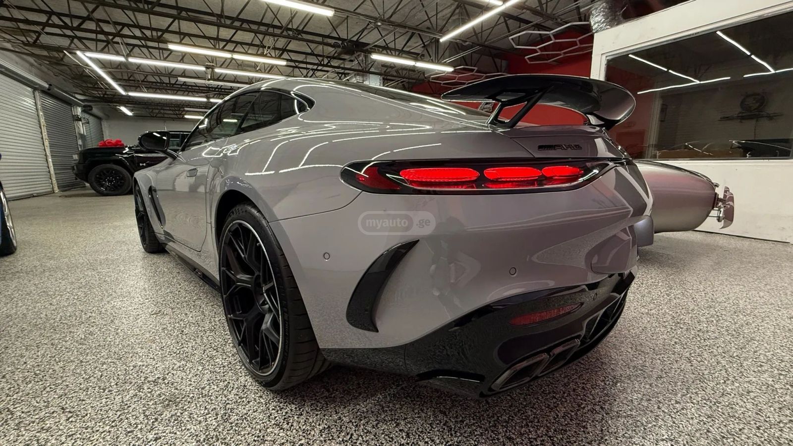 Mercedes-Benz AMG GT 63 - фото 12