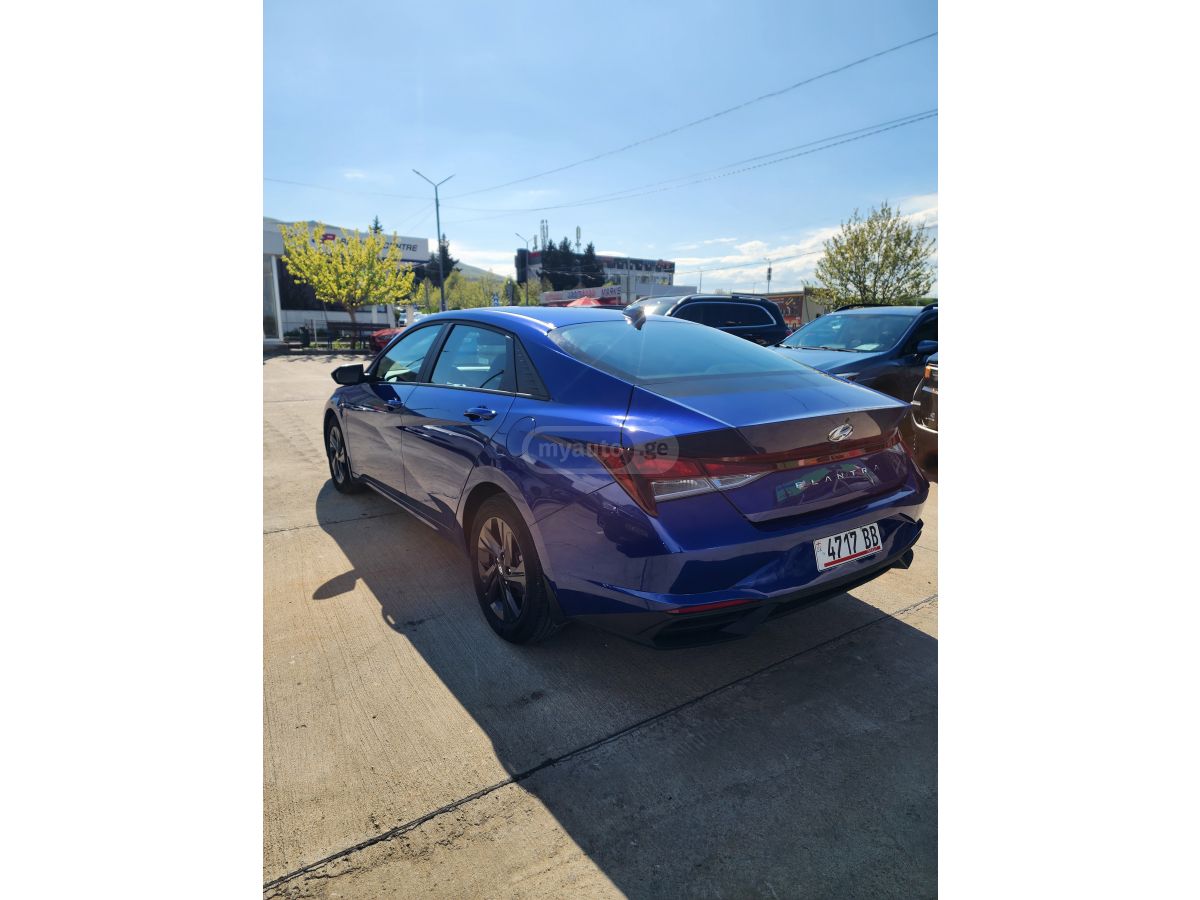 Hyundai Elantra - фото 3