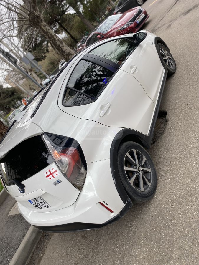 Toyota Prius C - фото 10