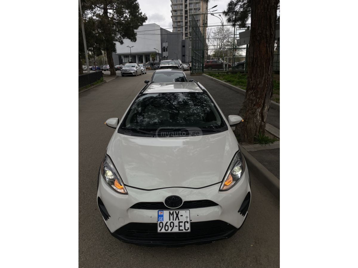 Toyota Prius C - фото 2
