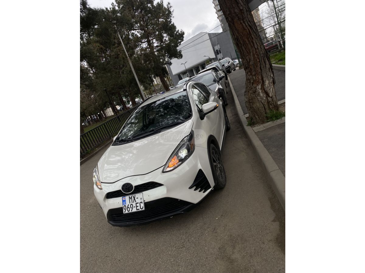 Toyota Prius C - фото 5