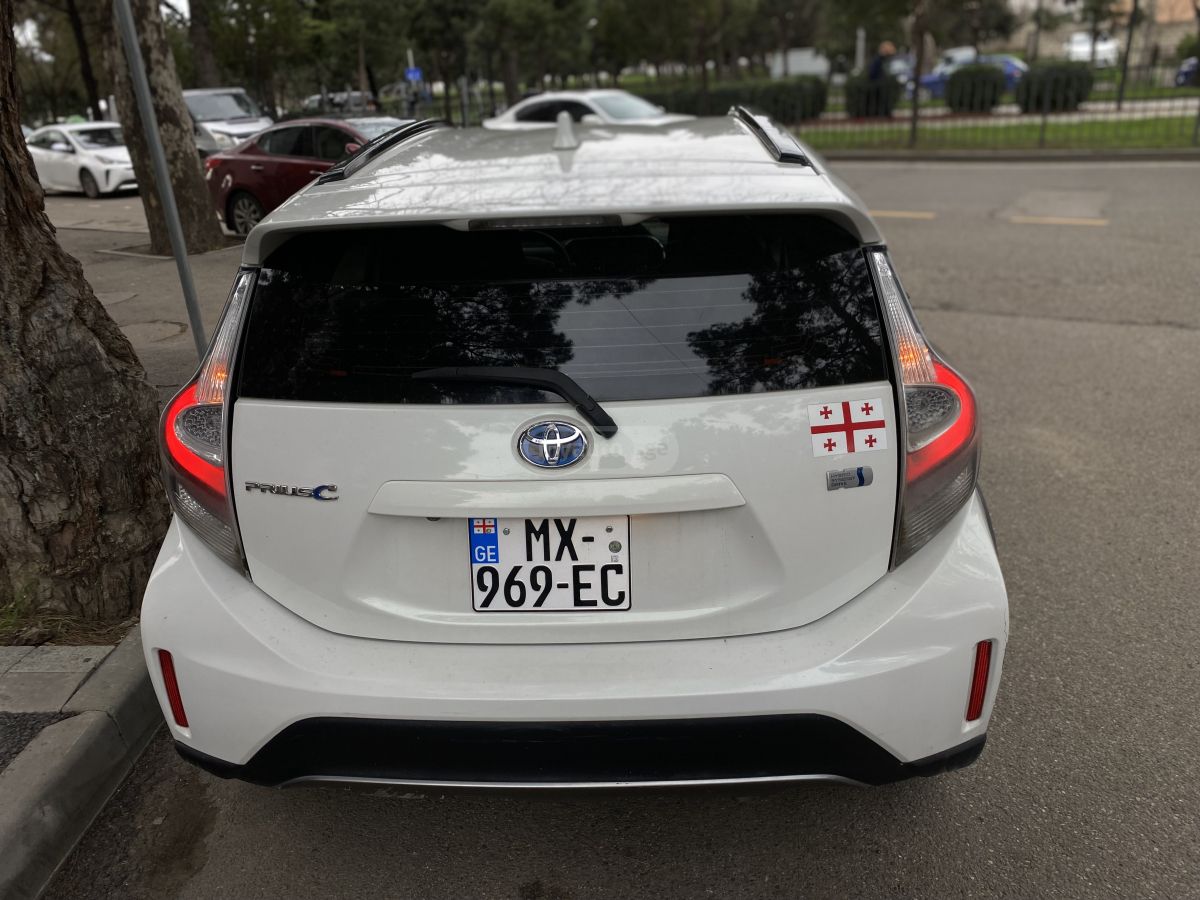 Toyota Prius C - фото 6