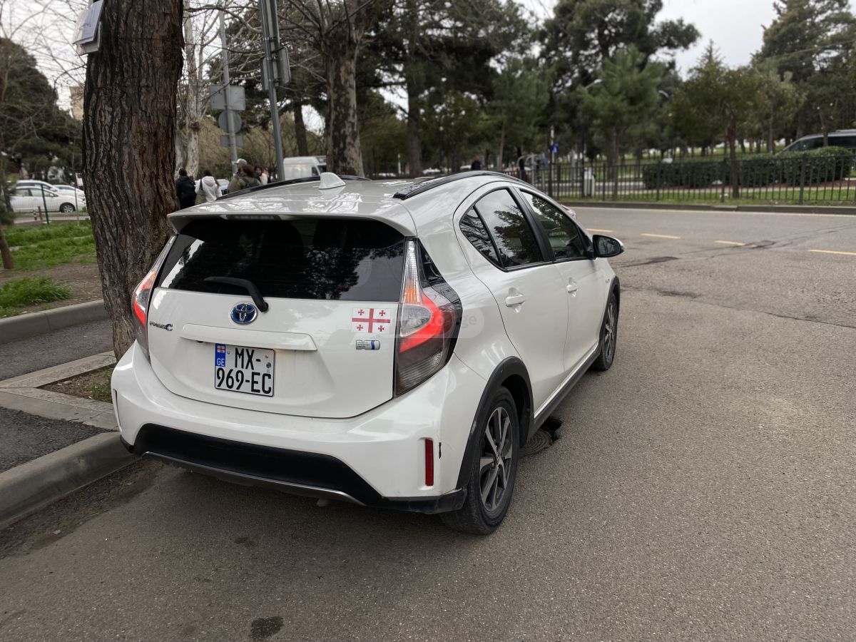 Toyota Prius C - фото 7