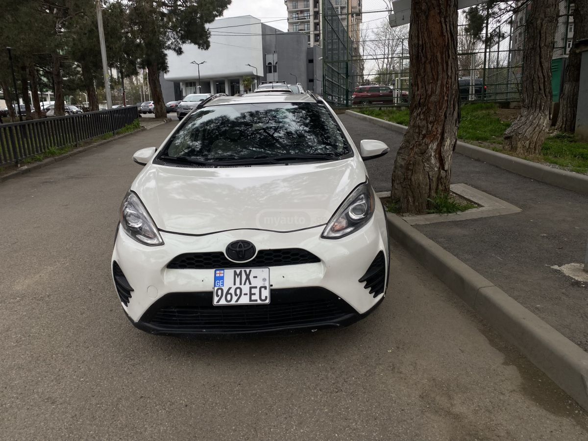 Toyota Prius C - фото 8