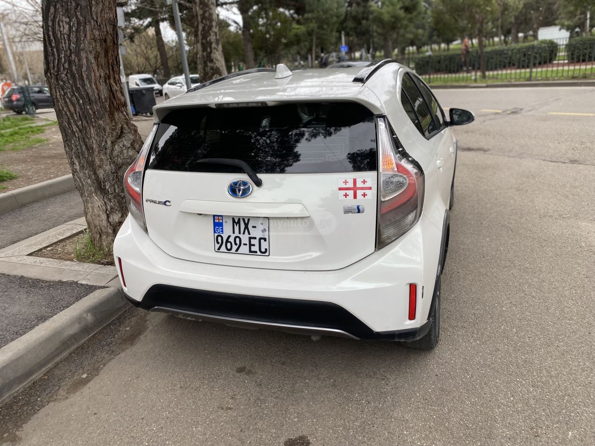 Toyota Prius C - фото 9