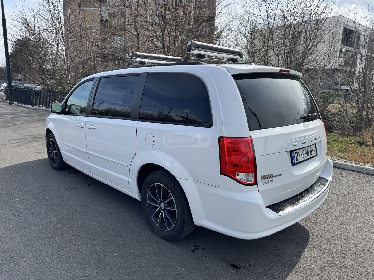 Dodge Caravan - фото 4