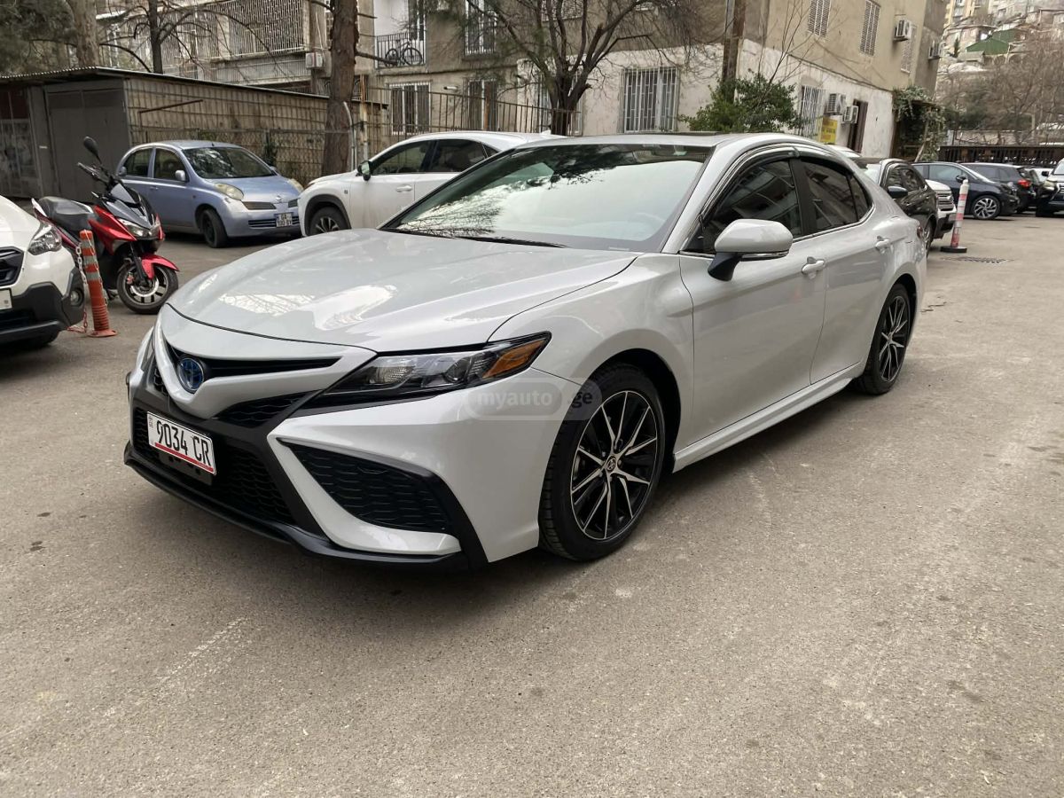 Toyota Camry - фото 1