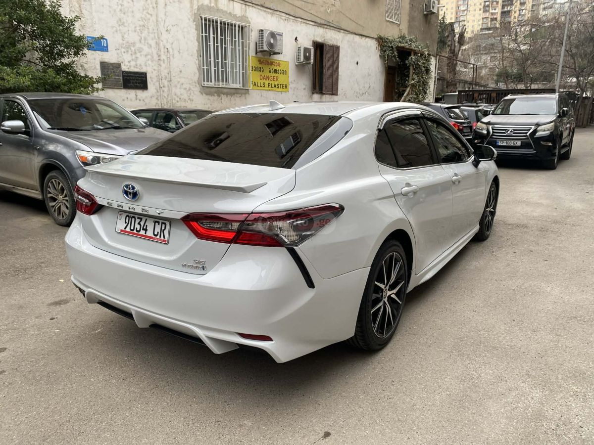 Toyota Camry - фото 3