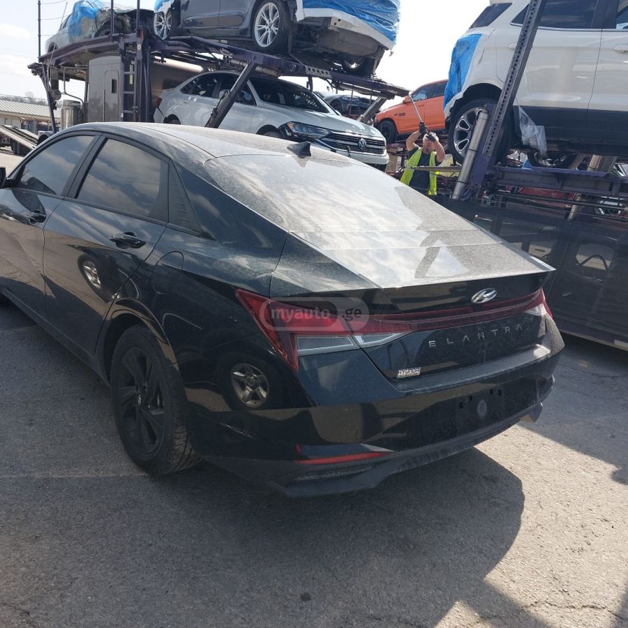 Hyundai Elantra - фото 14