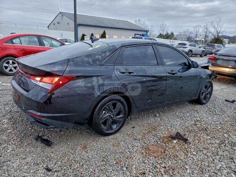 Hyundai Elantra - фото 3