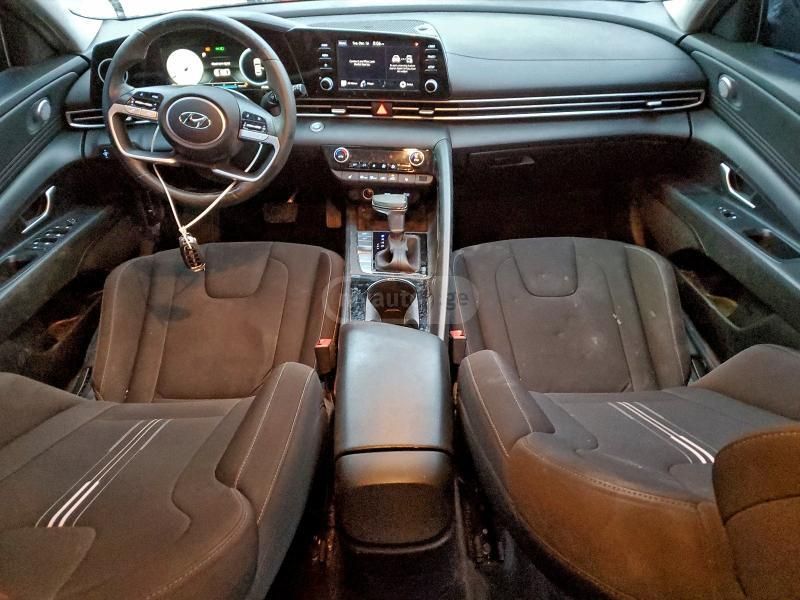 Hyundai Elantra - фото 8