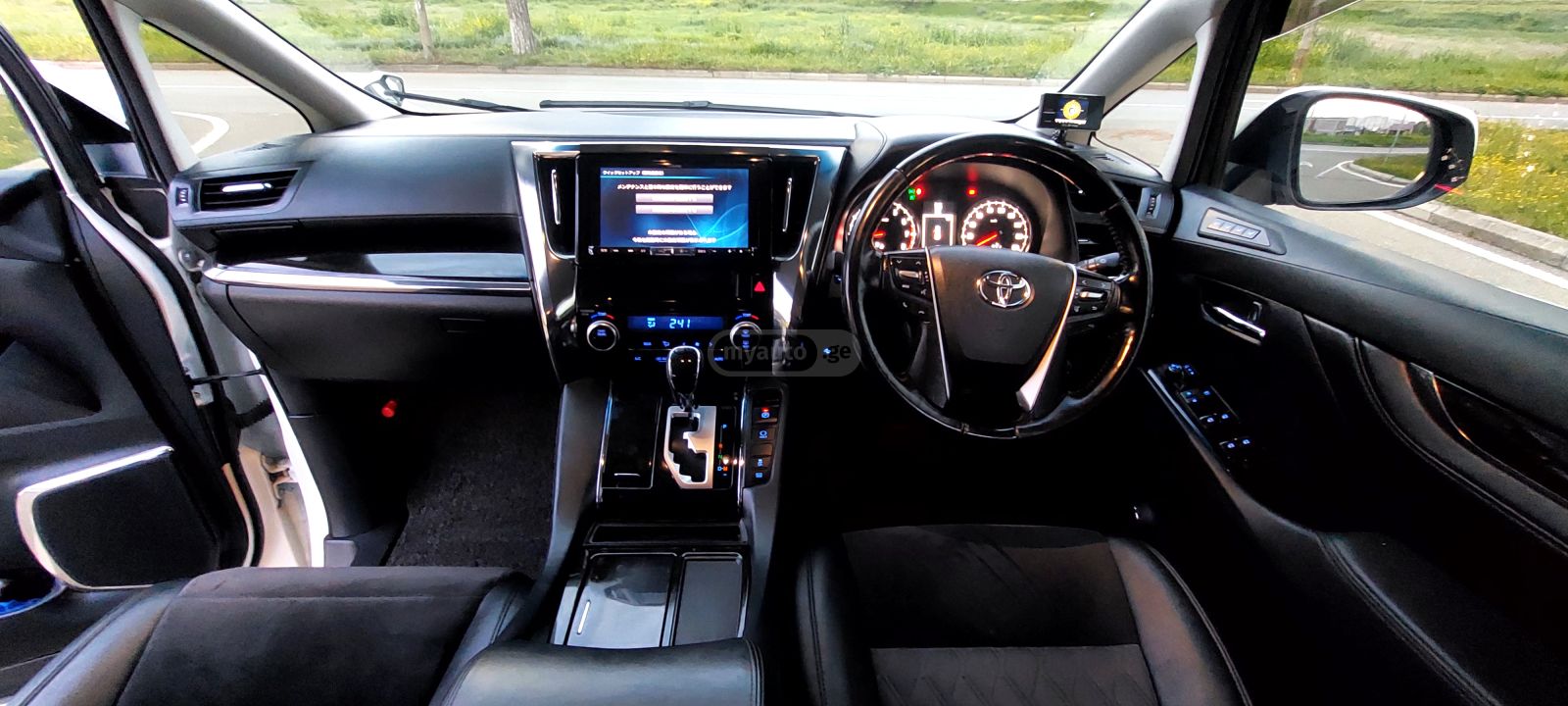Toyota Alphard - фото 11