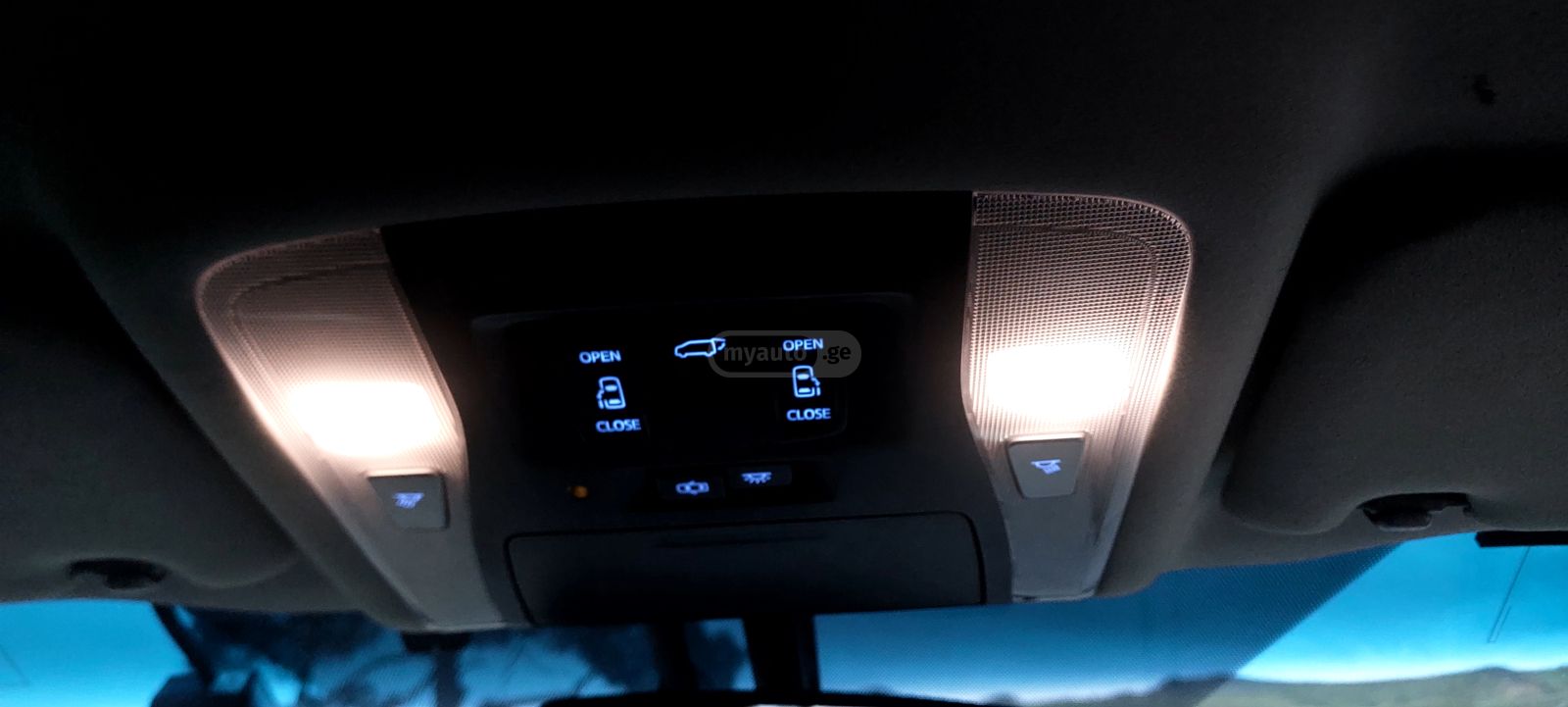 Toyota Alphard - фото 13