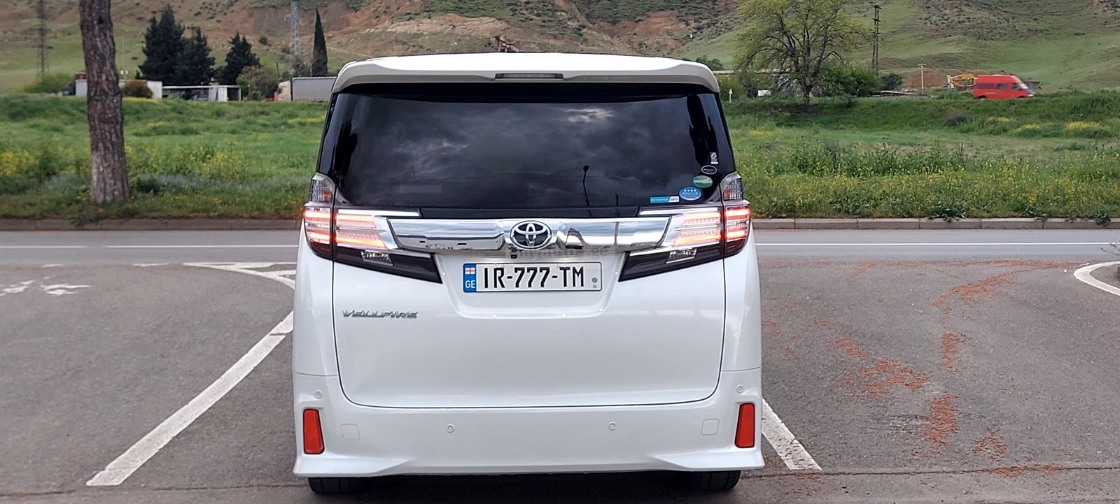 Toyota Alphard - фото 7