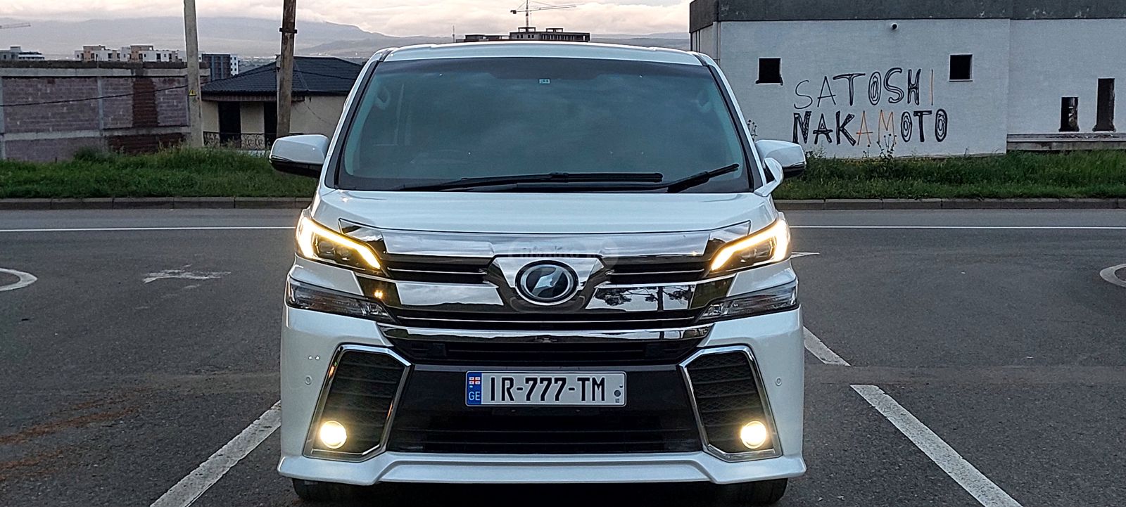Toyota Alphard - фото 8