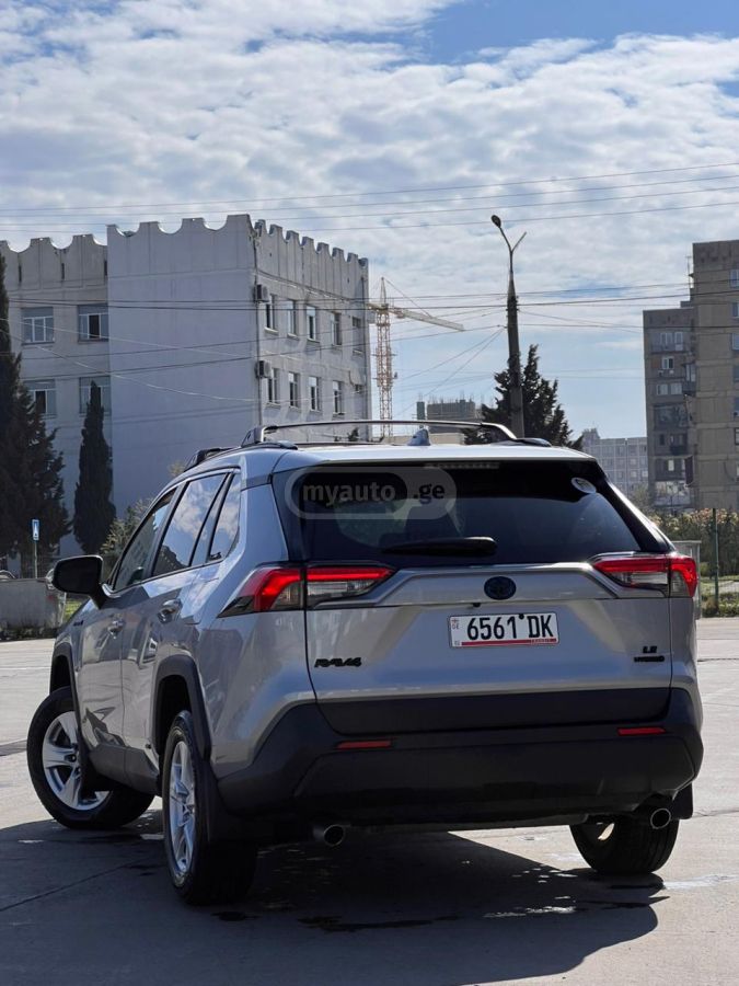 Toyota RAV 4 - фото 4