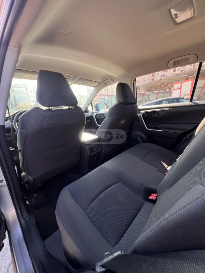 Toyota RAV 4 - фото 8