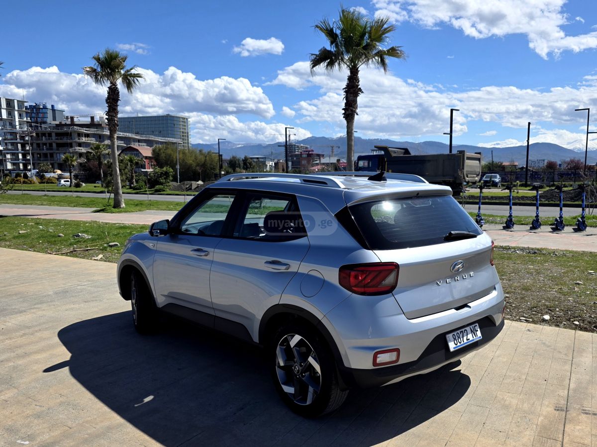 Hyundai venue - фото 2