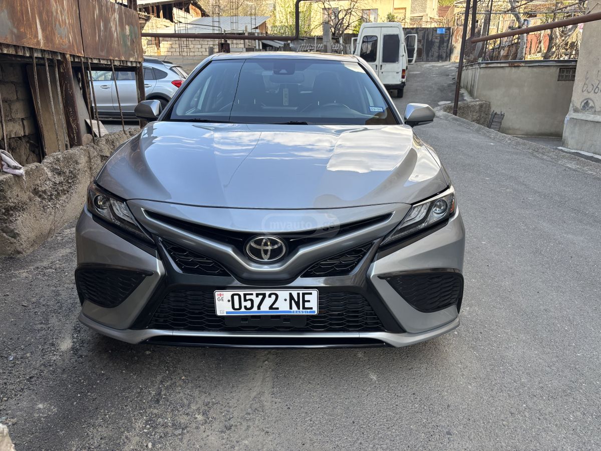 Toyota Camry - фото 2