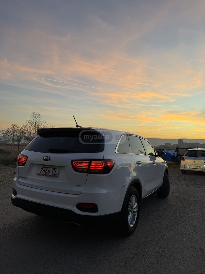 Kia Sorento - фото 5
