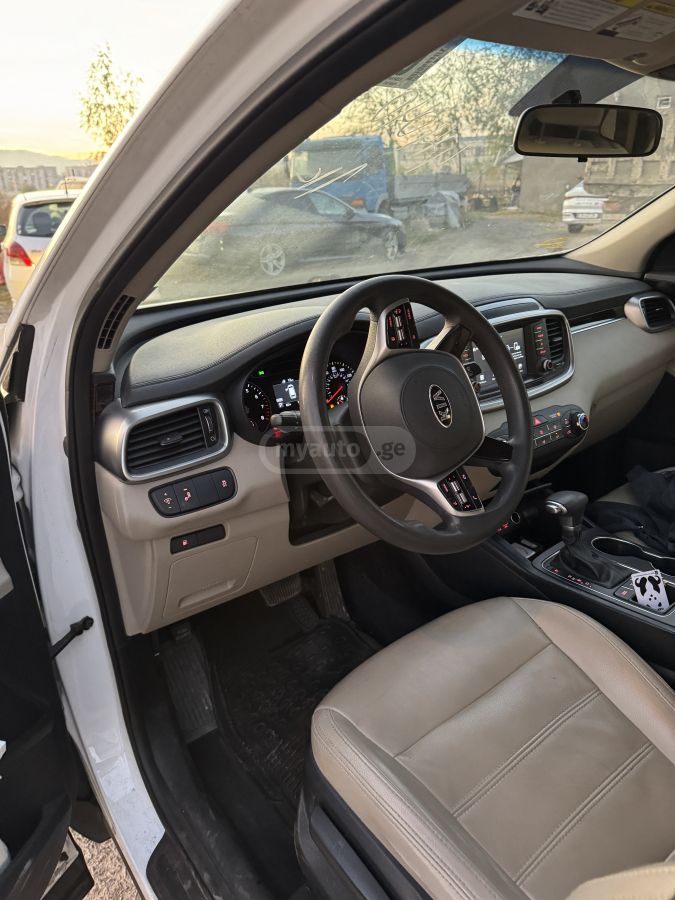 Kia Sorento - фото 6