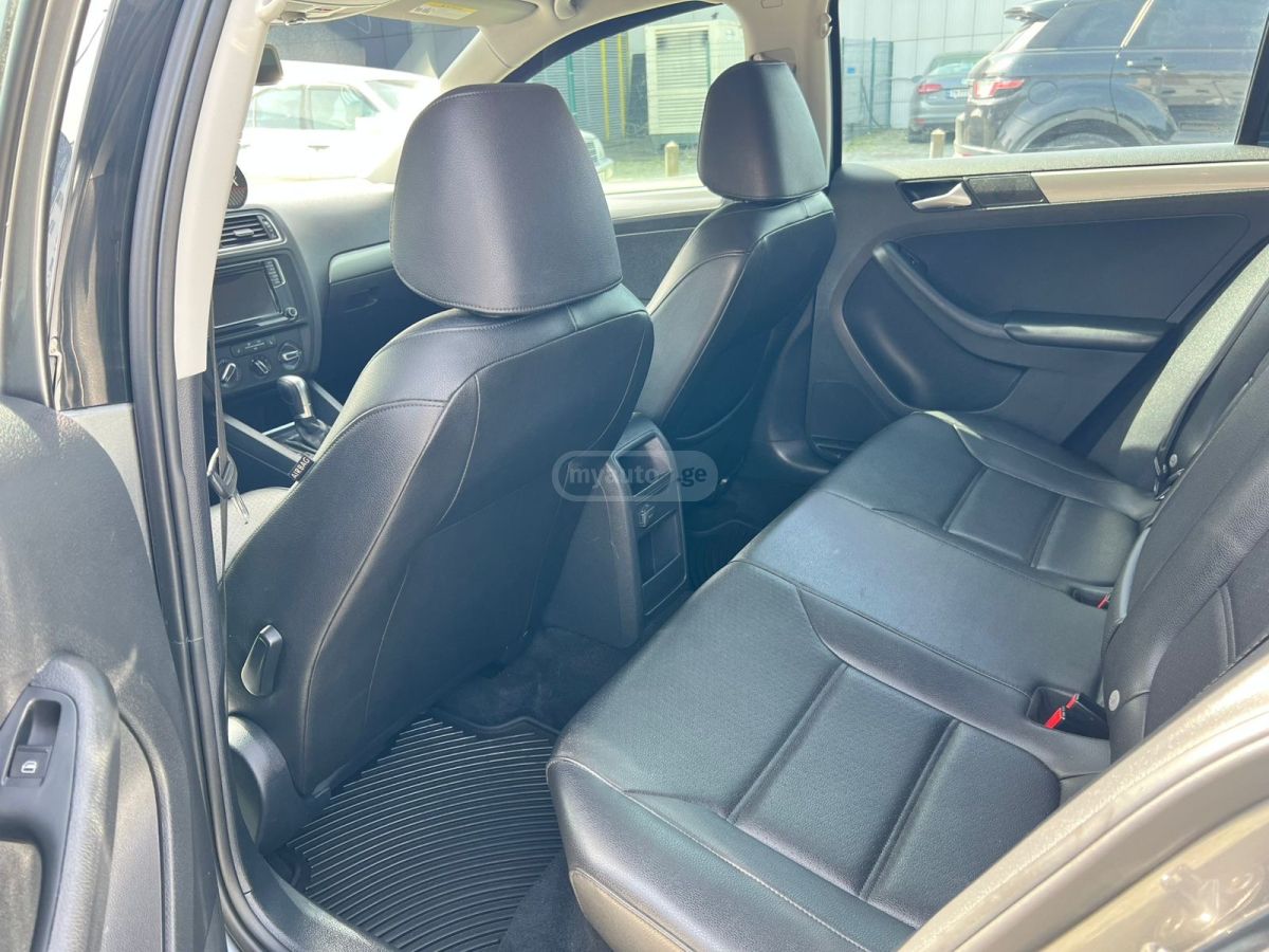 Volkswagen Jetta - фото 13