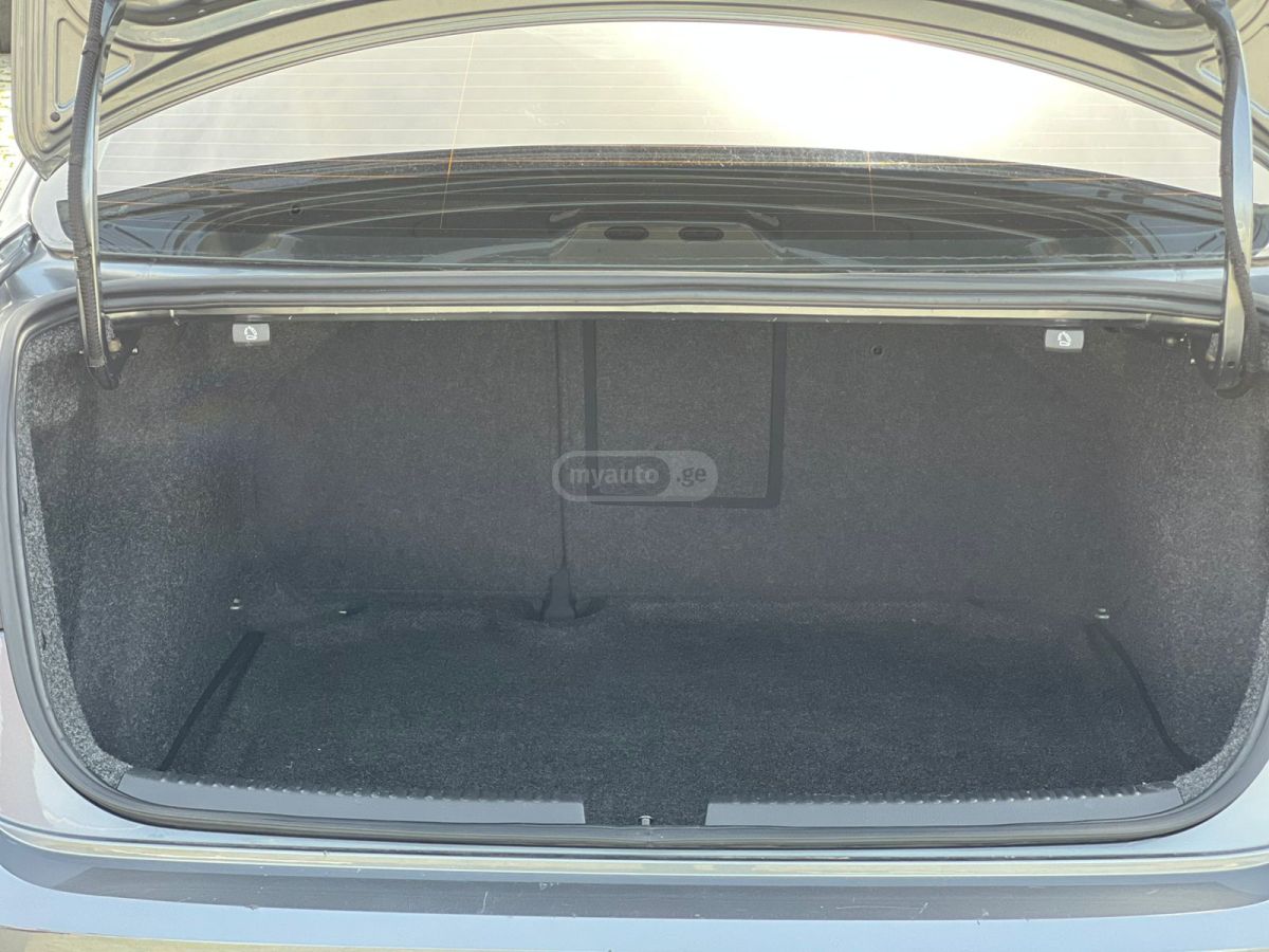 Volkswagen Jetta - фото 15
