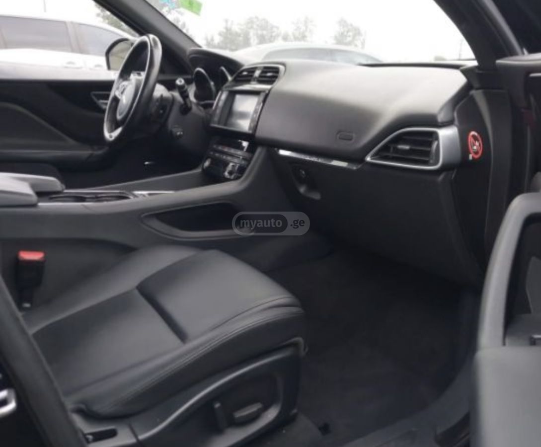Jaguar F-Pace - фото 9
