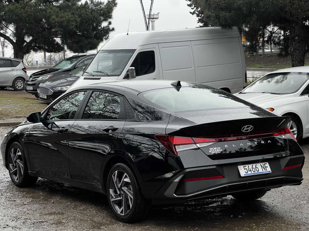 Hyundai Elantra - фото 4