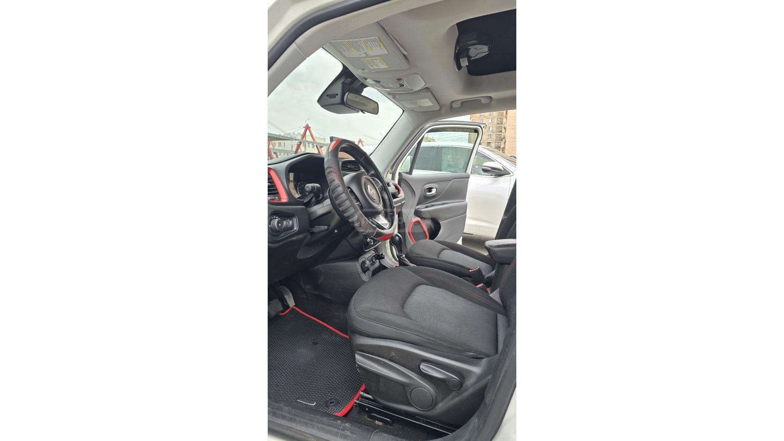 Jeep Renegade - фото 14