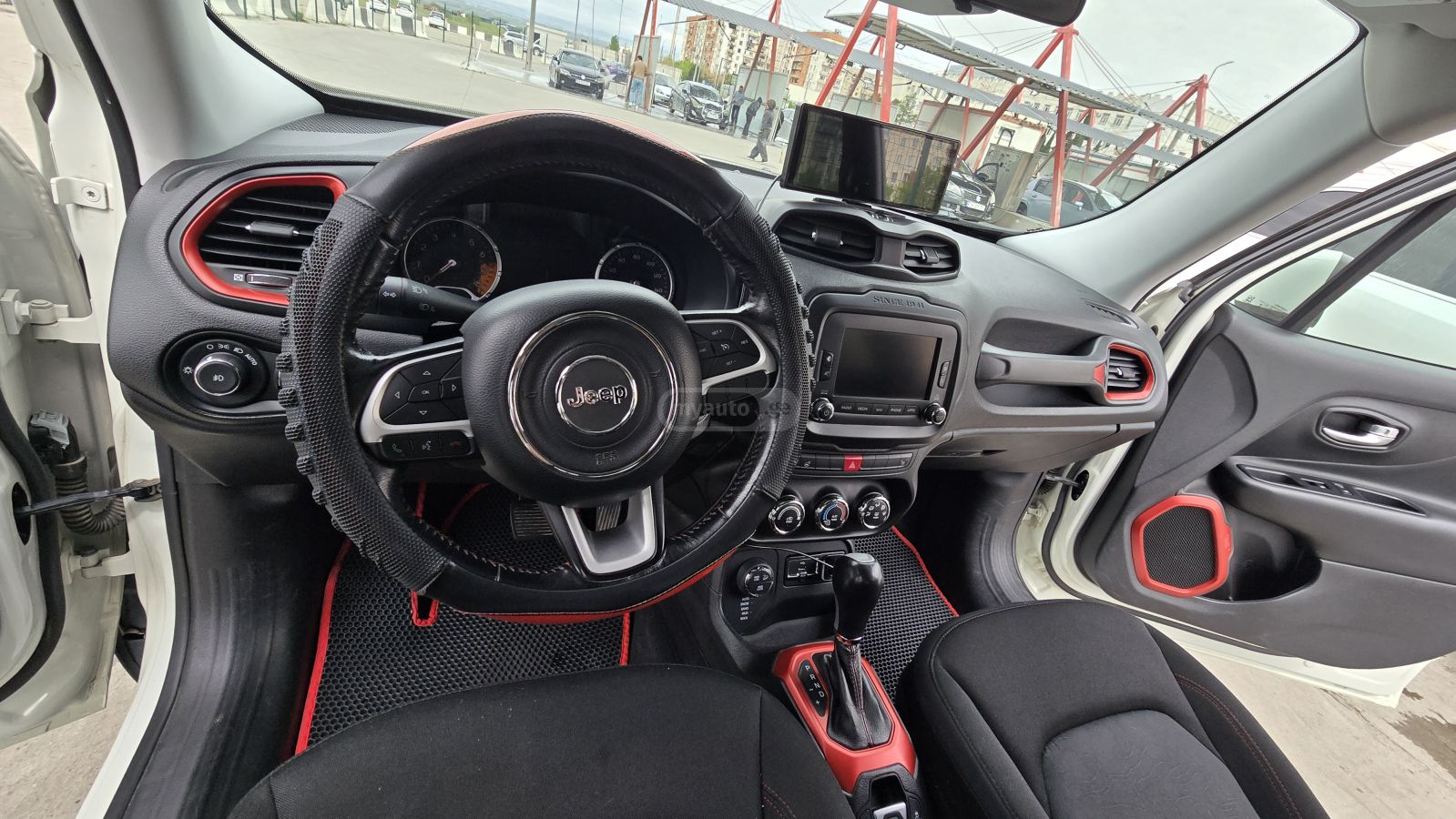 Jeep Renegade - фото 15