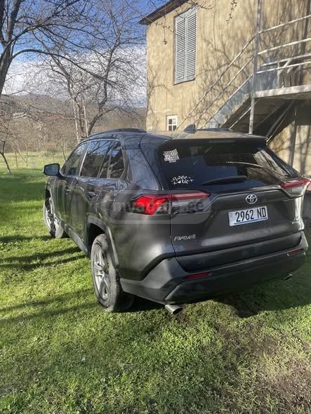 Toyota RAV 4 - фото 2