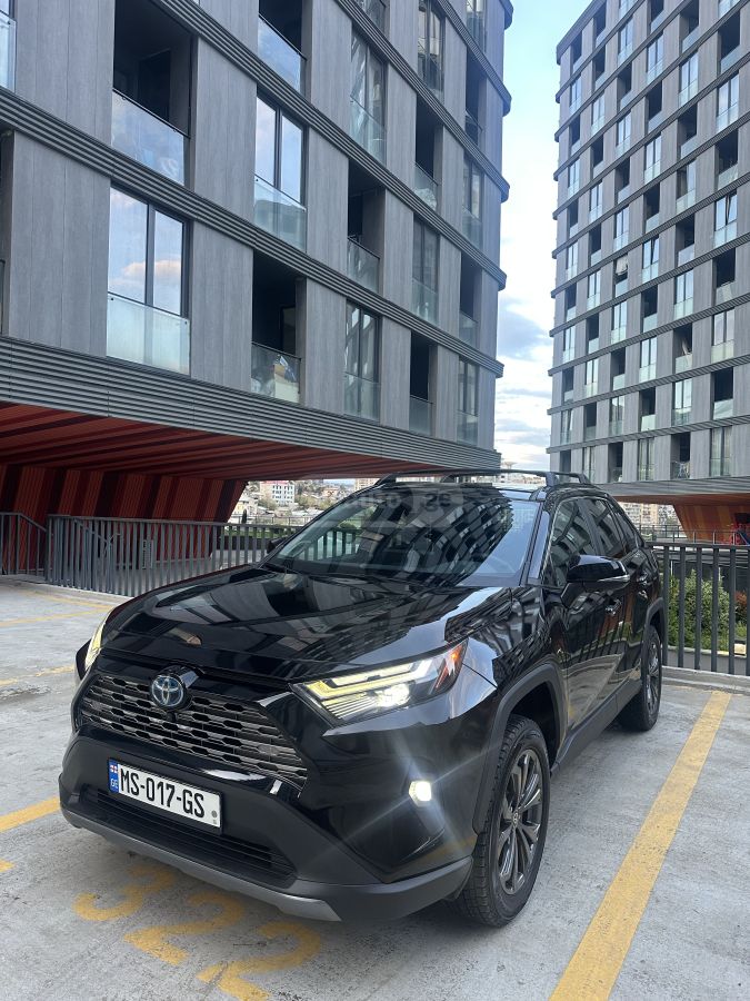 Toyota RAV 4 - фото 1