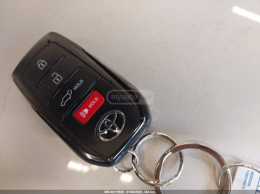 Toyota Corolla cross Xle 2025 — миниатюра 10