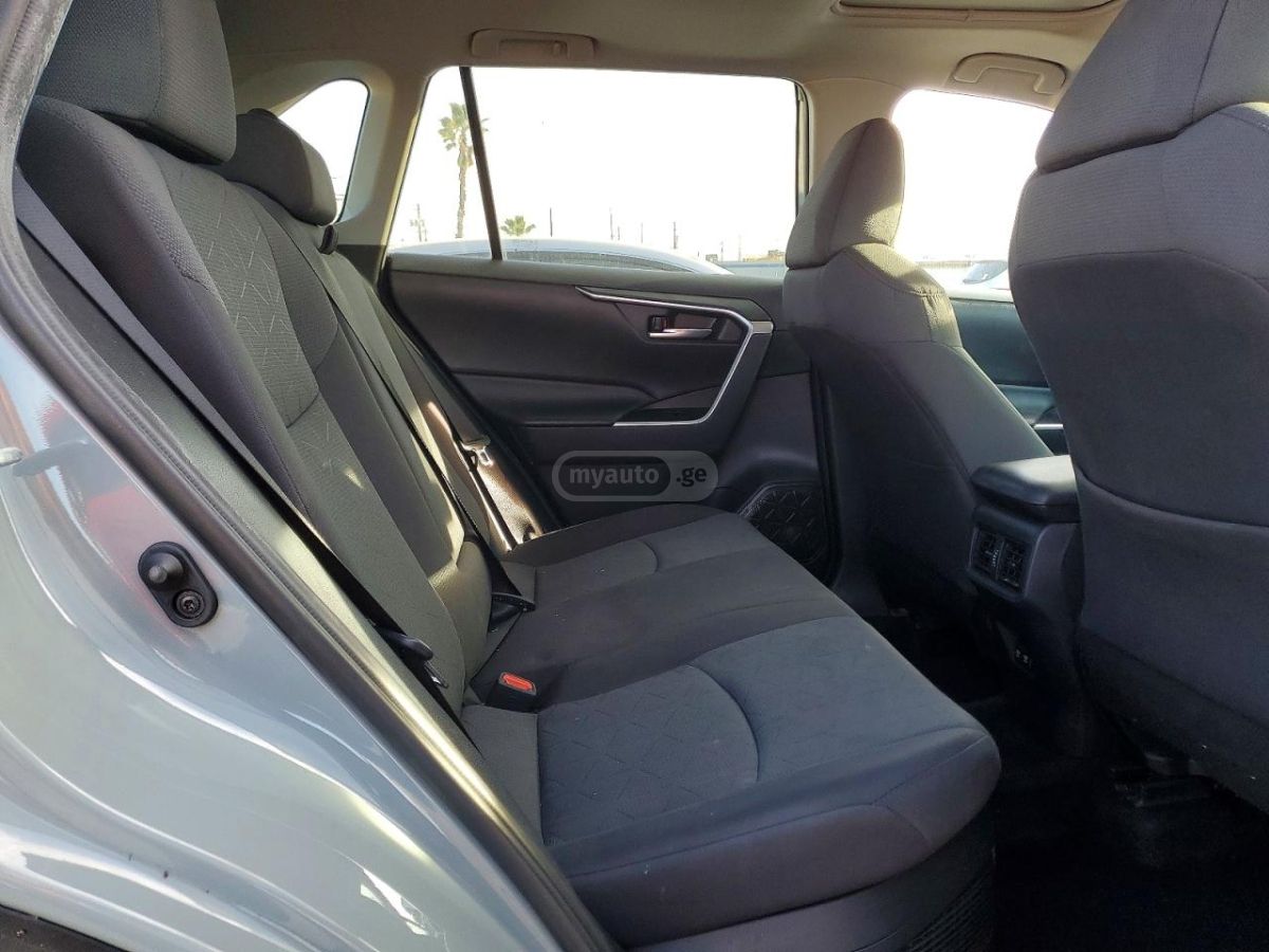 Toyota RAV 4 - фото 11