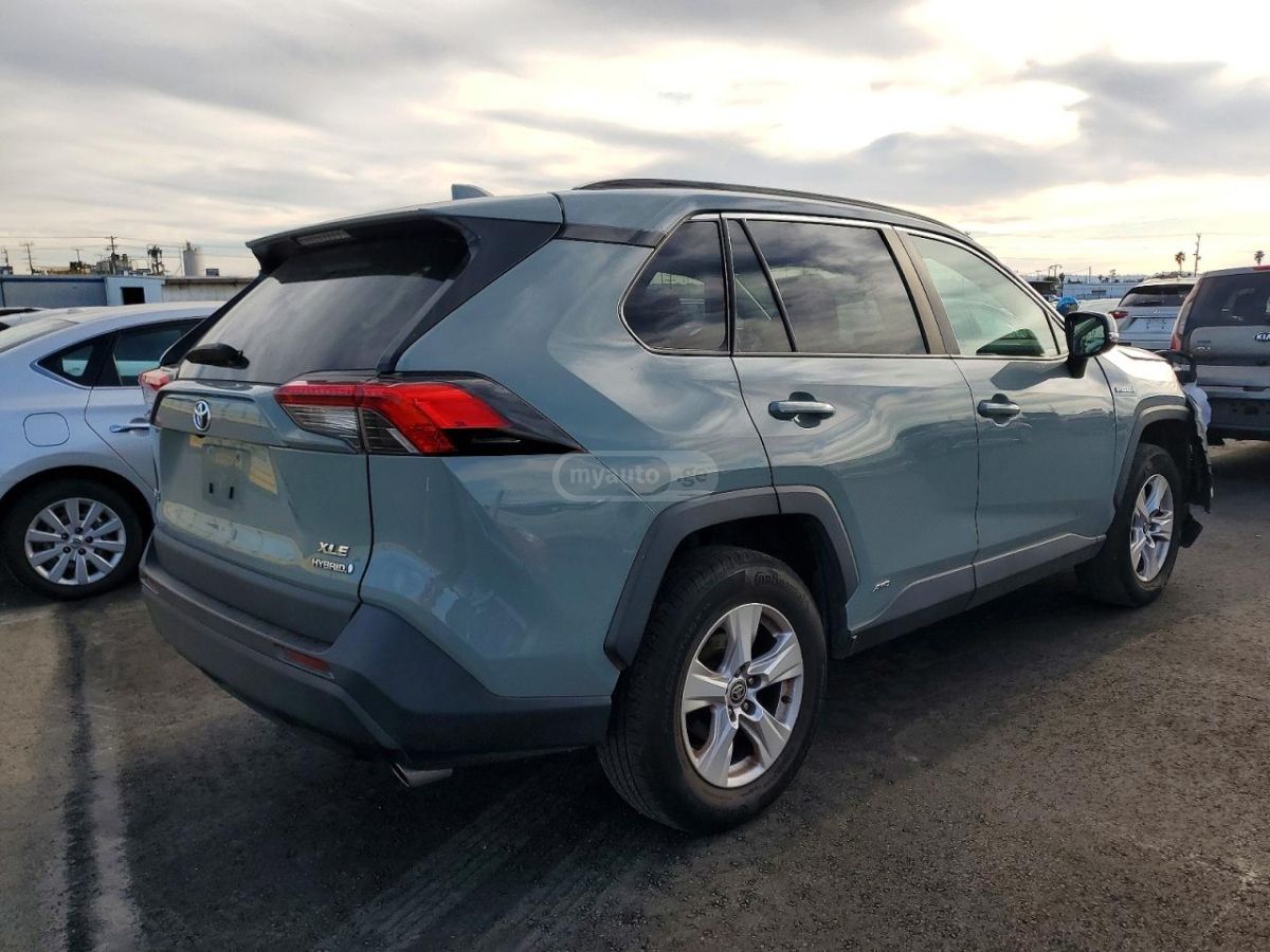 Toyota RAV 4 - фото 3