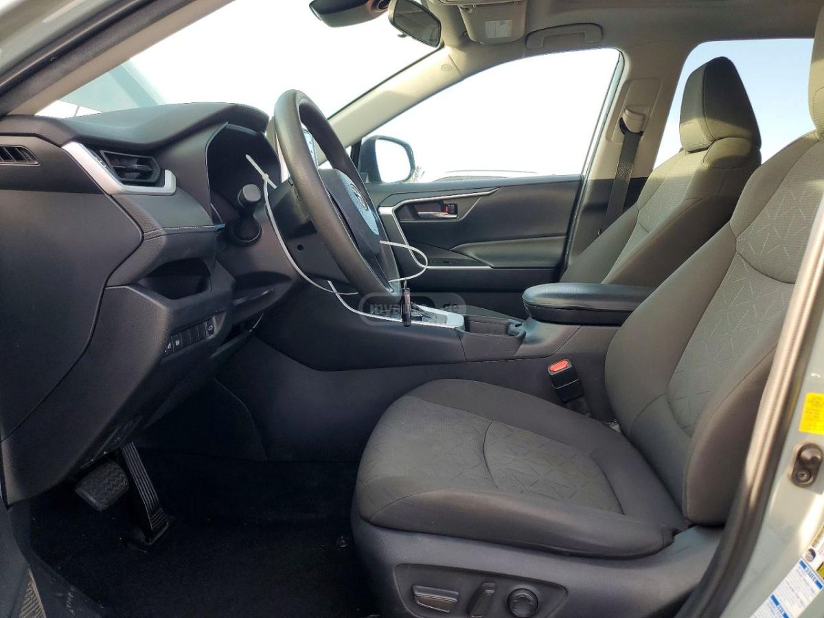 Toyota RAV 4 - фото 7