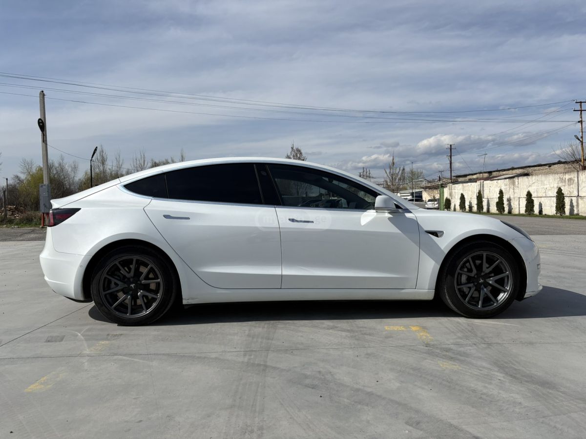 Tesla Model 3 - фото 4