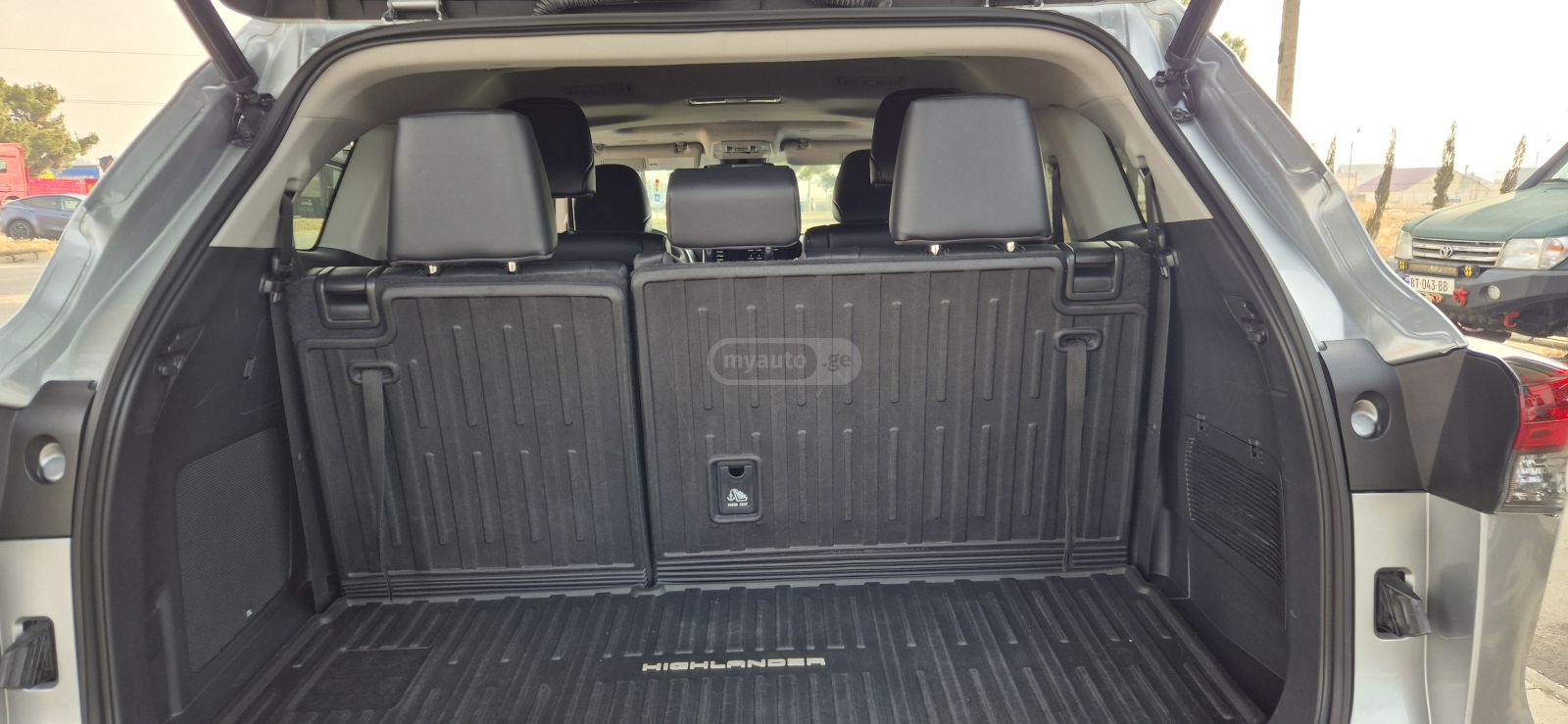 Toyota Limited 4dr All-Wheel Drive Au — миниатюра 10