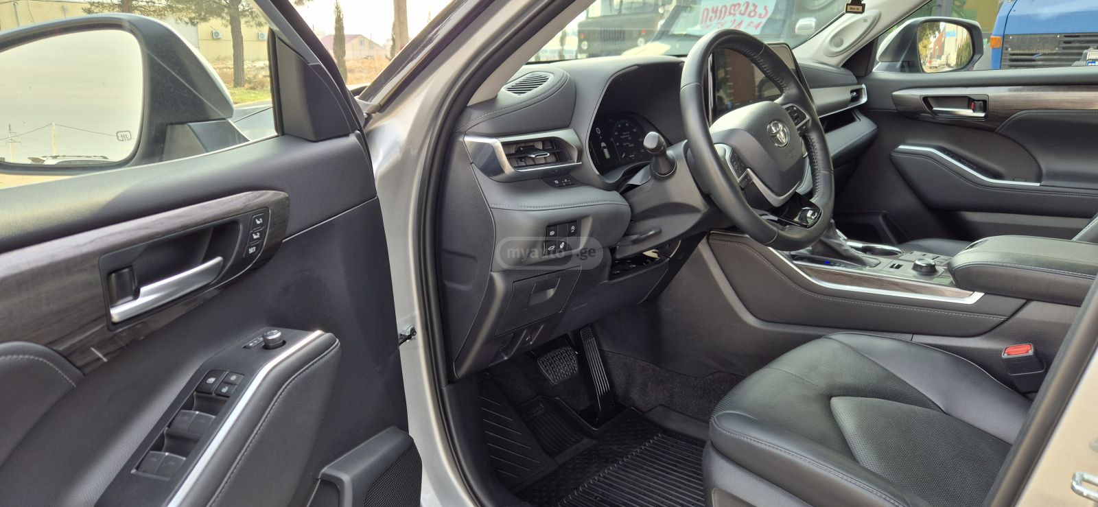 Toyota Limited 4dr All-Wheel Drive Au — миниатюра 11