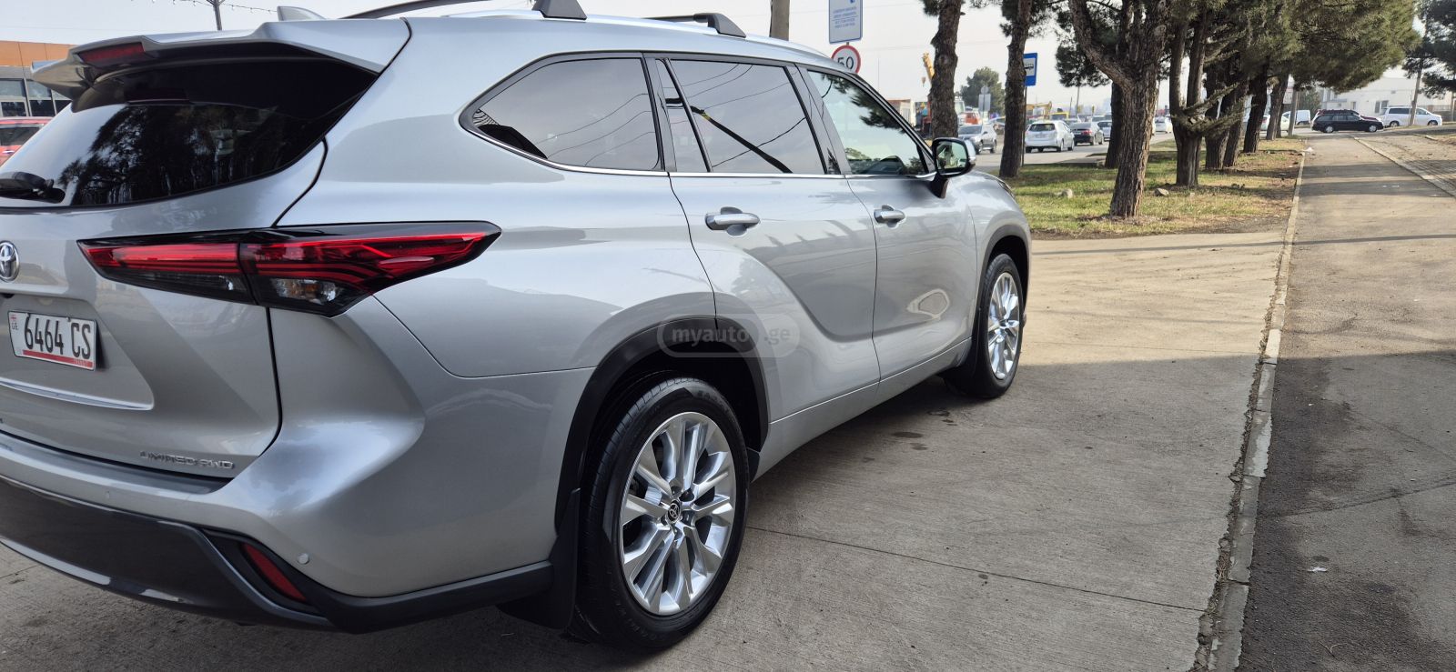 Toyota Limited 4dr All-Wheel Drive Au — миниатюра 6