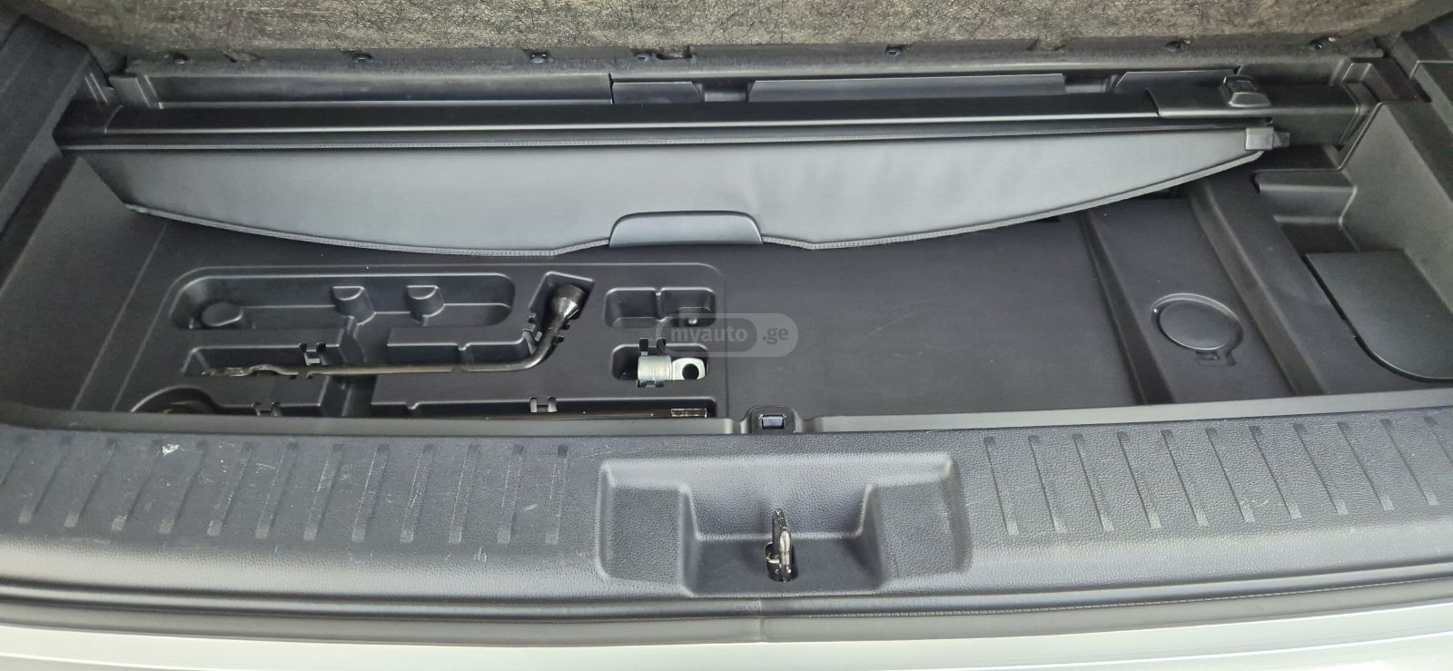 Toyota Limited 4dr All-Wheel Drive Au — миниатюра 9