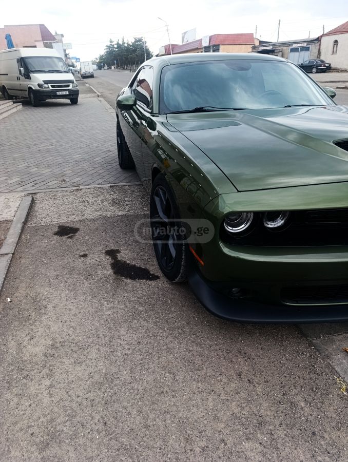 Dodge Challenger - фото 1