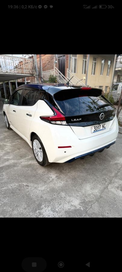 Nissan Leaf - фото 2