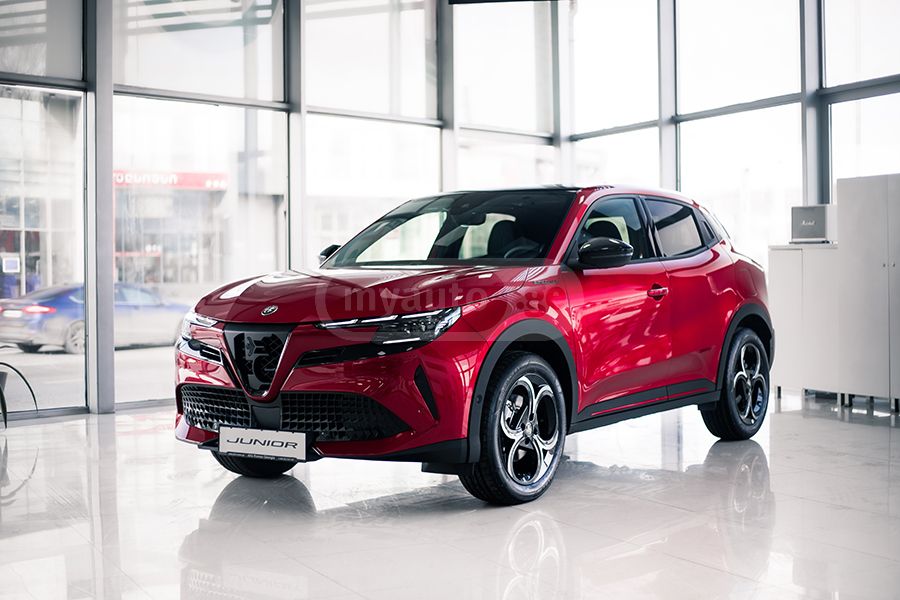 Alfa Romeo Junior 2026 — миниатюра 1