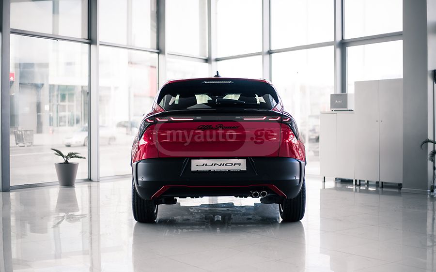 Alfa Romeo Junior 2026 — миниатюра 10