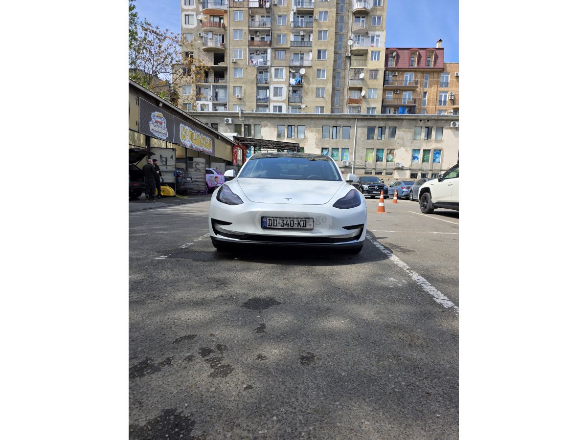 Tesla Model 3 - фото 1